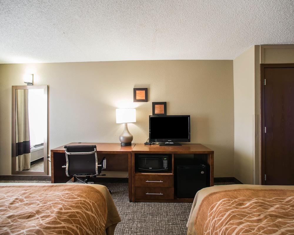 Comfort Inn&Suites St. Louis-Hazelwood Buitenkant foto