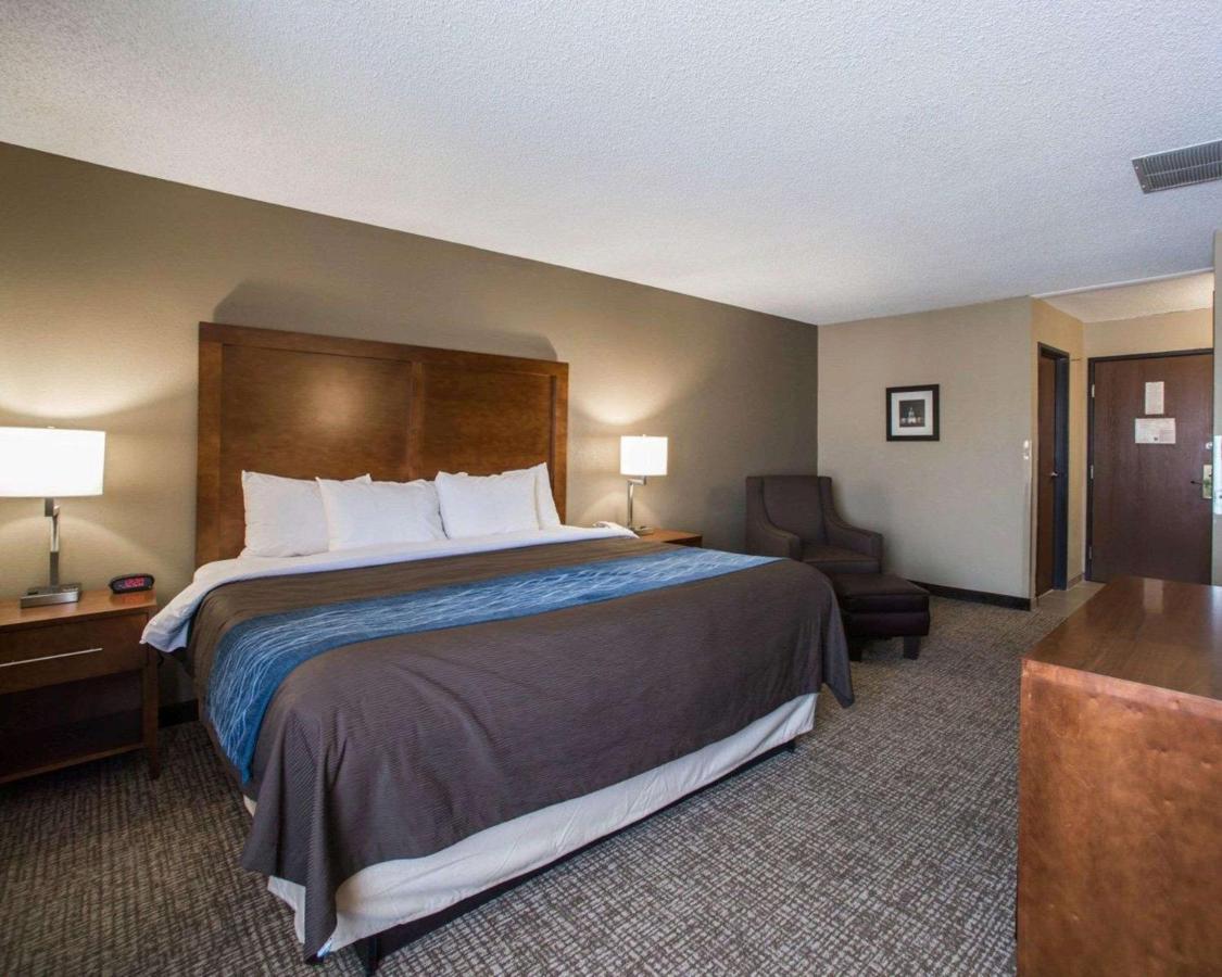Comfort Inn&Suites St. Louis-Hazelwood Buitenkant foto
