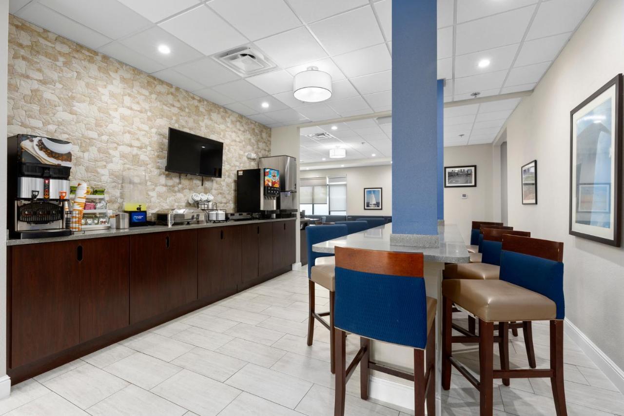Comfort Inn&Suites St. Louis-Hazelwood Buitenkant foto