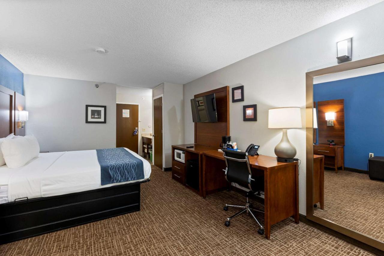Comfort Inn&Suites St. Louis-Hazelwood Buitenkant foto