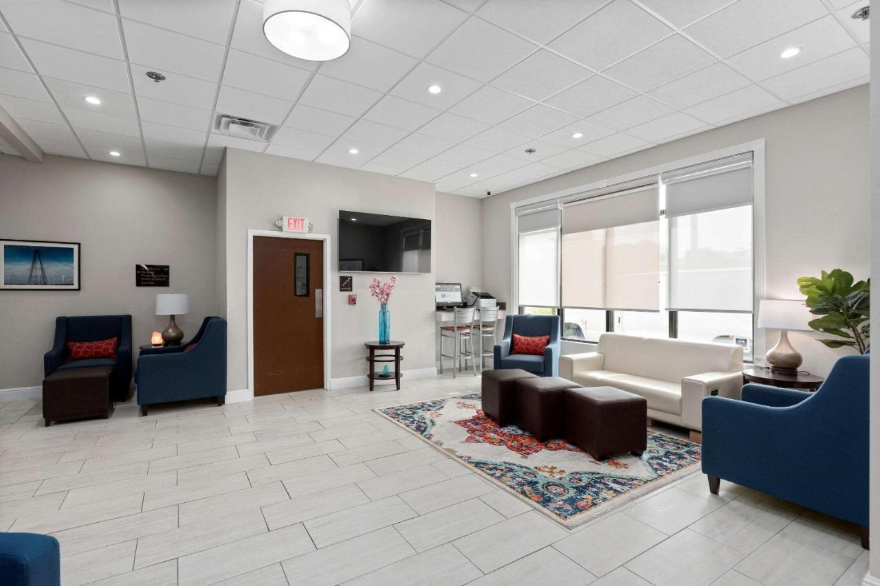 Comfort Inn&Suites St. Louis-Hazelwood Buitenkant foto