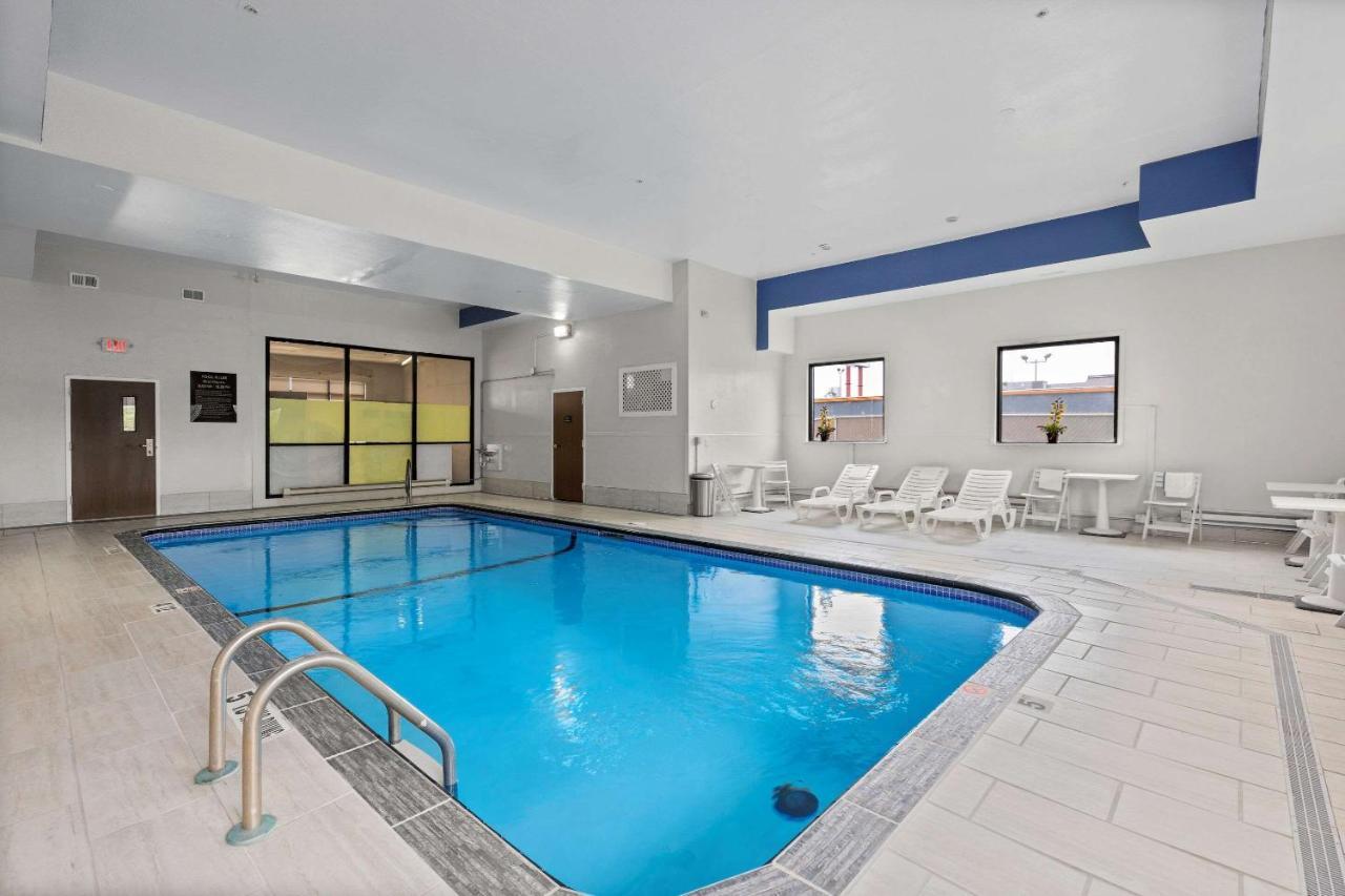 Comfort Inn&Suites St. Louis-Hazelwood Buitenkant foto