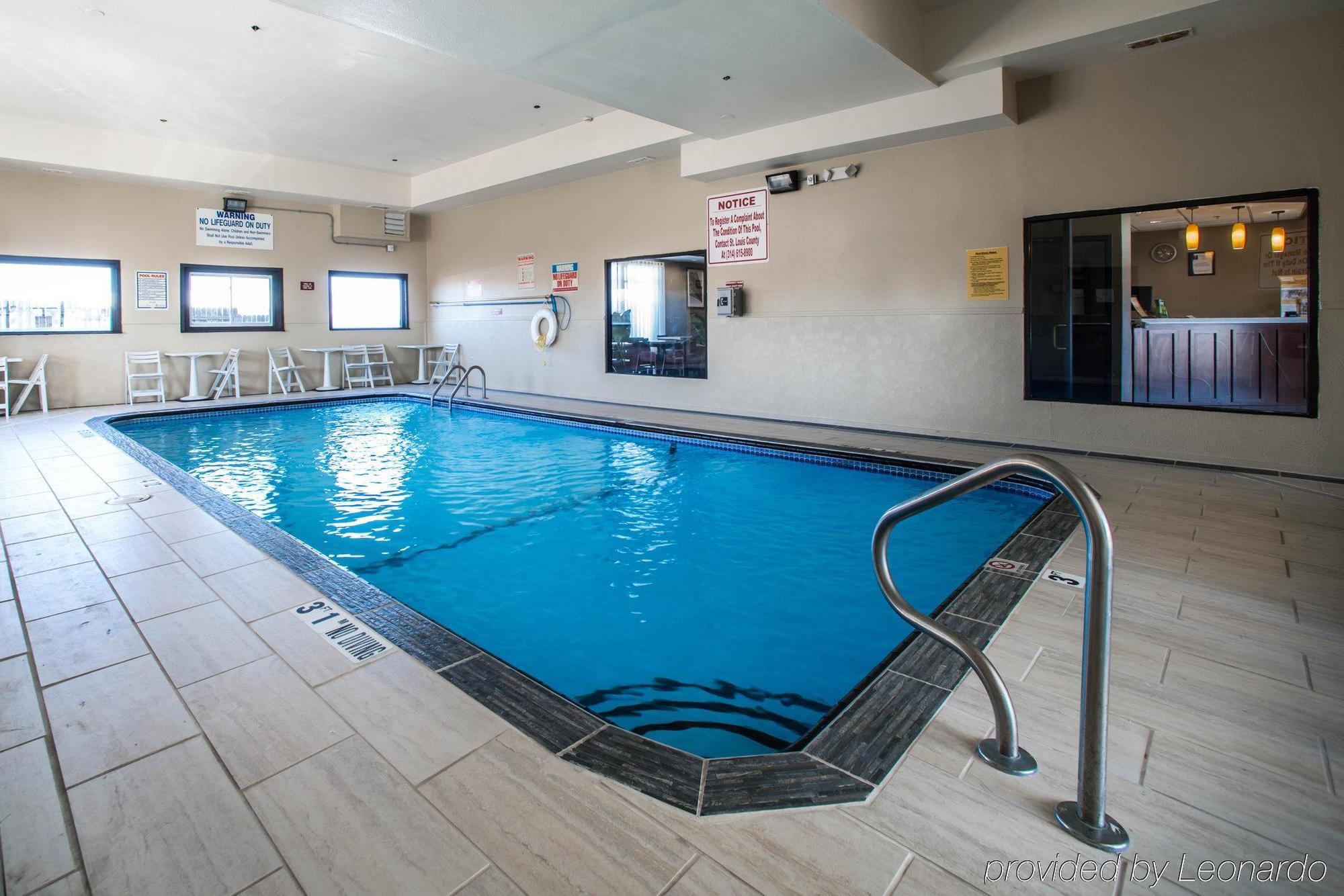Comfort Inn&Suites St. Louis-Hazelwood Buitenkant foto