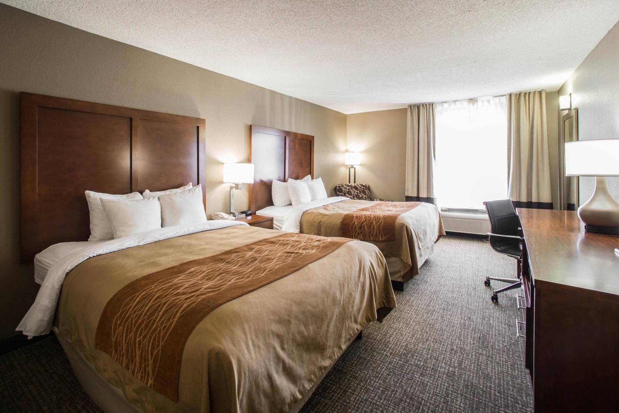 Comfort Inn&Suites St. Louis-Hazelwood Buitenkant foto