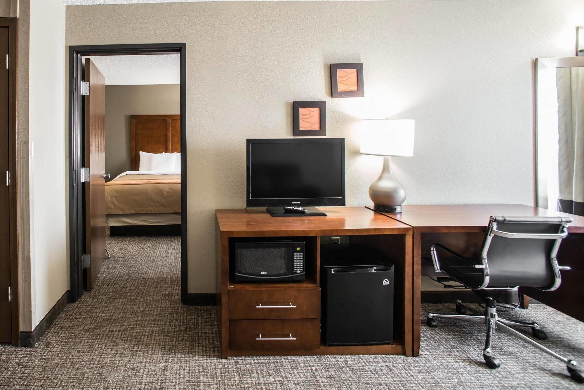 Comfort Inn&Suites St. Louis-Hazelwood Buitenkant foto