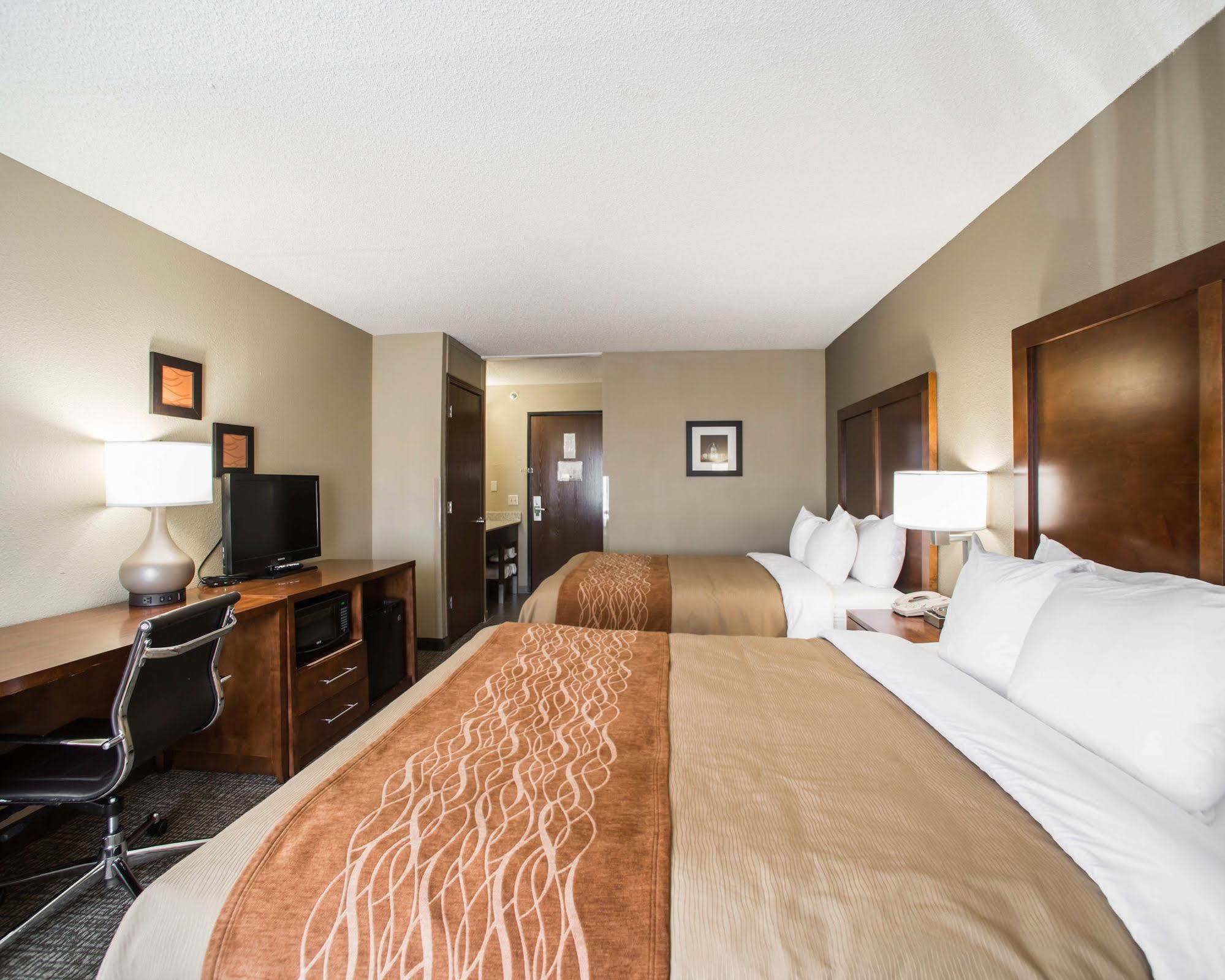 Comfort Inn&Suites St. Louis-Hazelwood Buitenkant foto