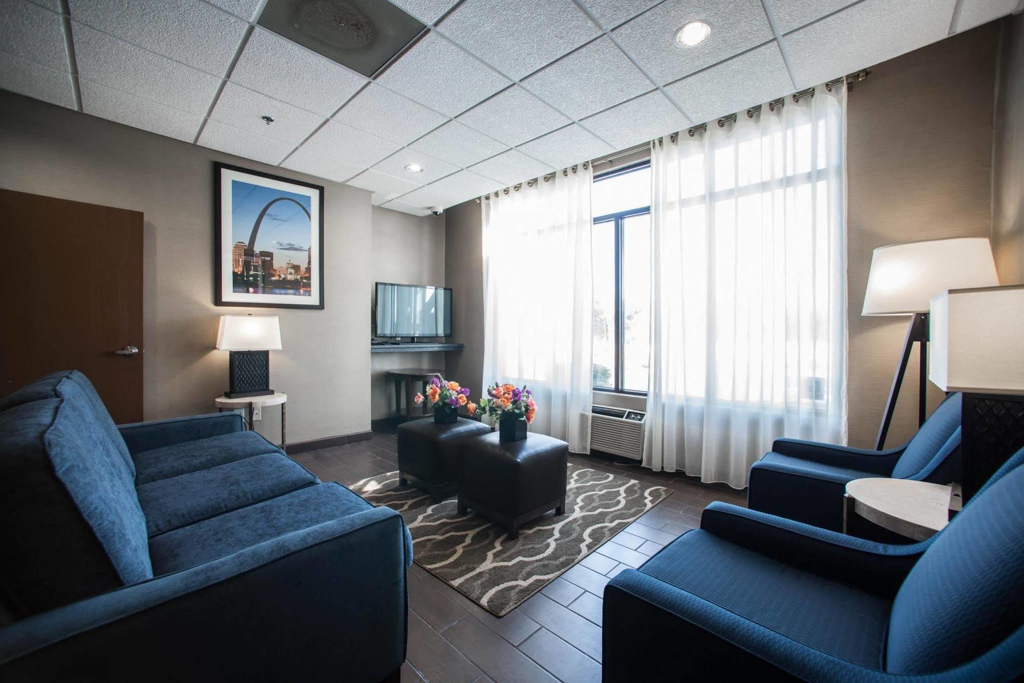 Comfort Inn&Suites St. Louis-Hazelwood Buitenkant foto
