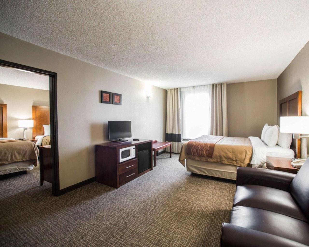 Comfort Inn&Suites St. Louis-Hazelwood Buitenkant foto